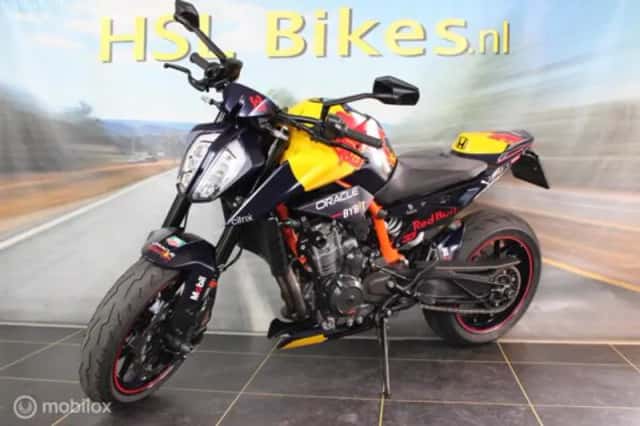 KTM 890 Duke R ABS (2022) thumbnail 2