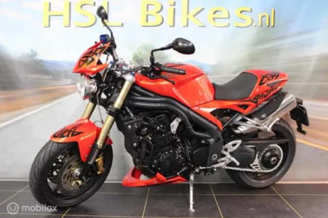 Triumph Speed Triple 1050 (2007) thumbnail 2