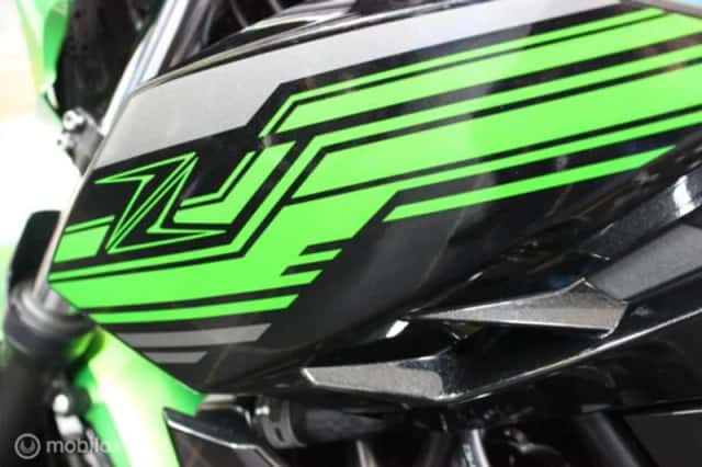 Kawasaki Z400 (2019) thumbnail 3