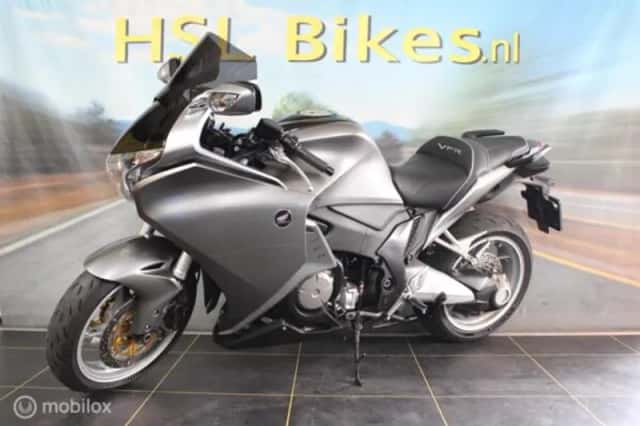 Honda VFR 1200 F (2011) thumbnail 2