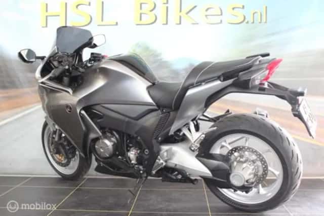 Honda VFR 1200 F (2011) thumbnail 4