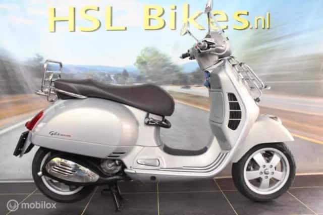 Vespa GTS 300 i.e. Touring (2013) thumbnail 1
