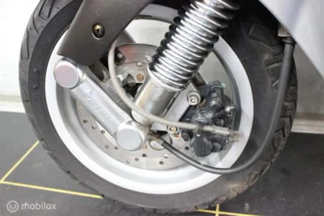 Vespa GTS 300 i.e. Touring (2013) thumbnail 3