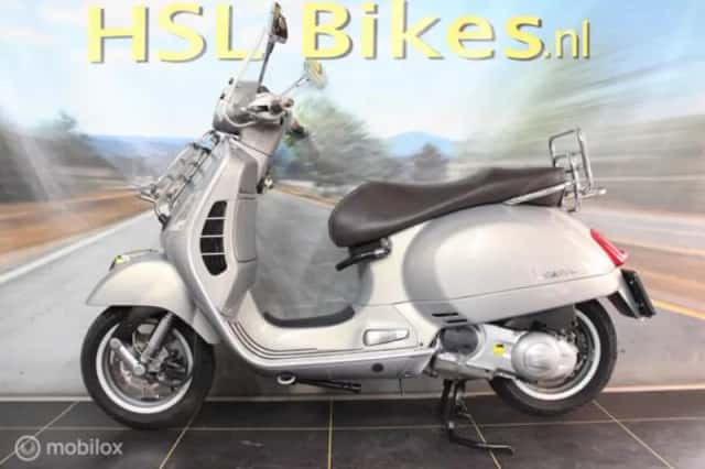 Vespa GTS 300 i.e. Touring (2013) thumbnail 5