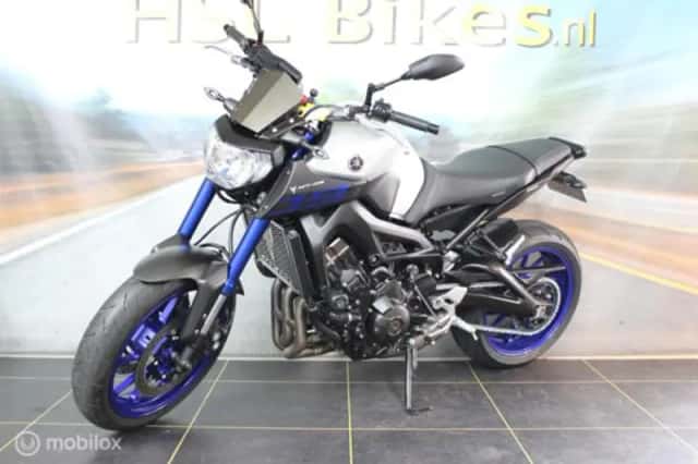 Yamaha MT-09 (2017) thumbnail 2