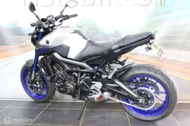 Yamaha MT-09 (2017) thumbnail 4