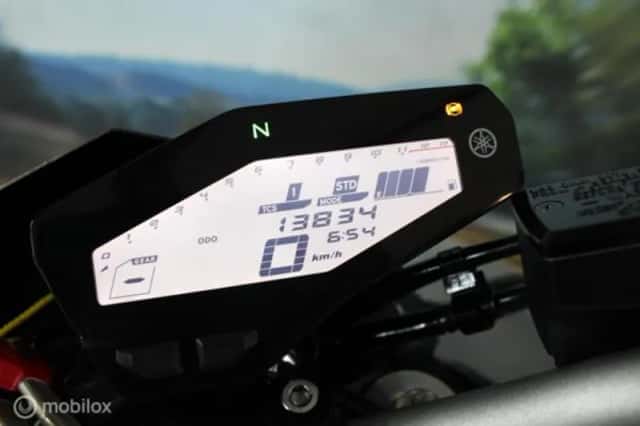 Yamaha MT-09 (2017) thumbnail 5