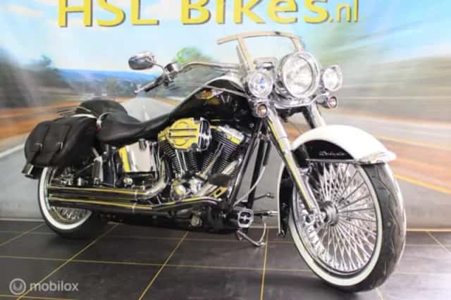 Harley-Davidson 88 FLSTNI Softtail Deluxe (2005) thumbnail 4