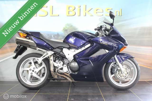 Honda VFR 800 FI (2002) thumbnail 1