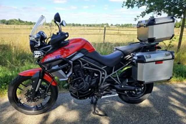 Triumph Tiger 800 XRX (2017) thumbnail 1