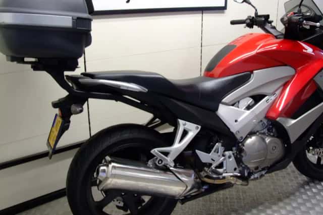 Honda VFR800 (2011) thumbnail 3