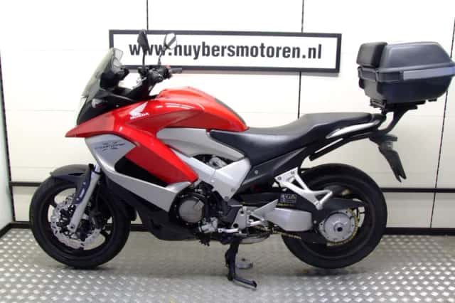 Honda VFR800 (2011) thumbnail 5
