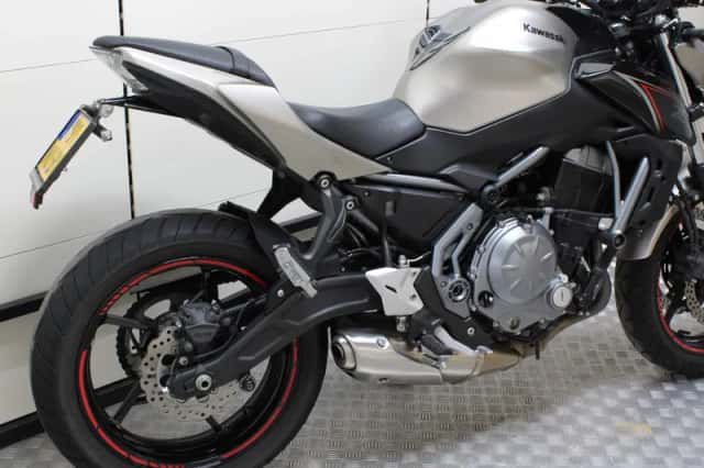Kawsaki Z650 Naked (2017) thumbnail 3