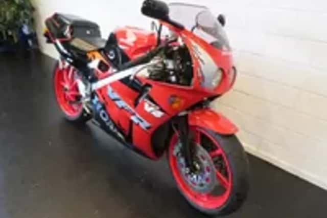 Honda VFR 400 R NC30 RC30 NSR (1995) thumbnail 2