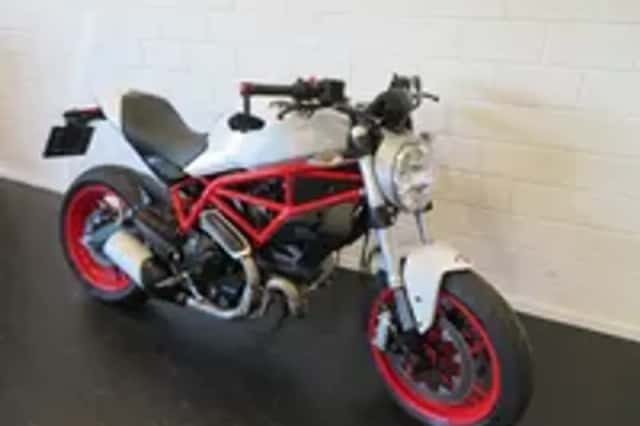 Ducati Monster 797 ABS (2017) thumbnail 2