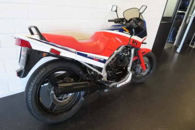 Honda VF 500 F 2 (1986) thumbnail 3