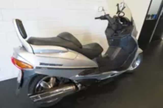 Suzuki Burgman 400 DEGELIJKE SCOOTER!! (2000) thumbnail 3