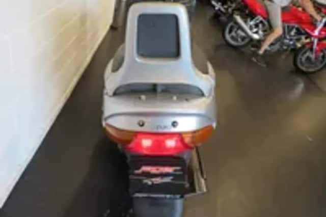 Suzuki Burgman 400 DEGELIJKE SCOOTER!! (2000) thumbnail 4