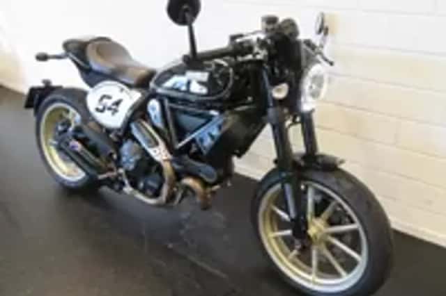 Ducati Scrambler CAFE RACER 800 PERFECT! (2017) thumbnail 2