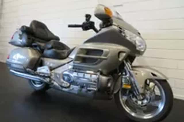 Honda GL 1800 GOLDWING ZEER VOL EN STRAK! (2004) thumbnail 2