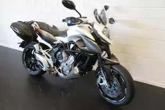 MV Agusta Stradale 800 ABS RIVALE (2017) thumbnail 2