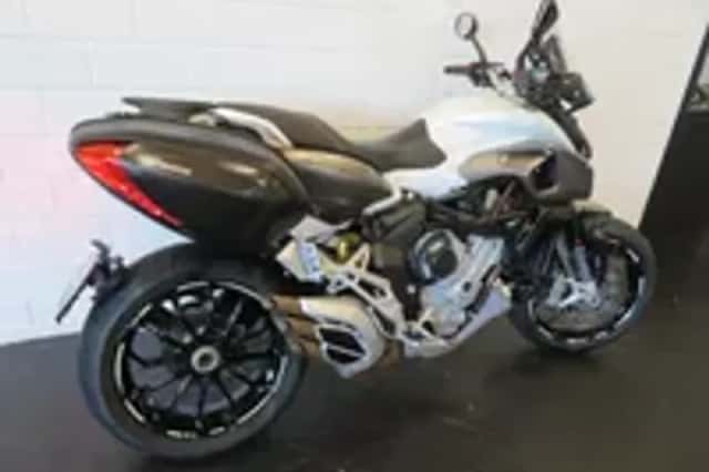 MV Agusta Stradale 800 ABS RIVALE (2017) thumbnail 3