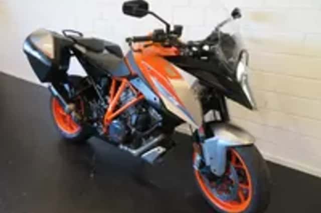 KTM DUKE SUPER 1290 GT (2020) thumbnail 2