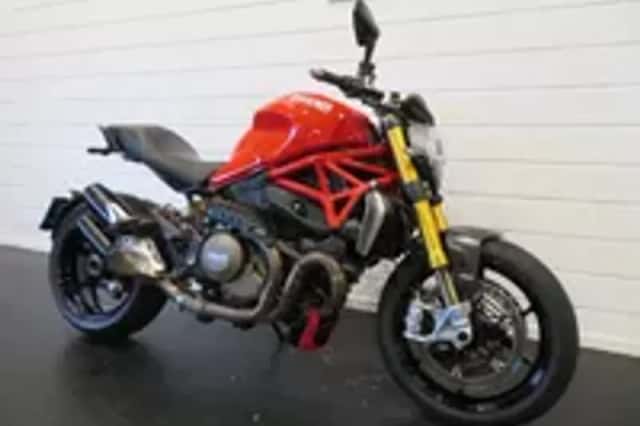 Ducati Monster 1200 S (2015) thumbnail 2