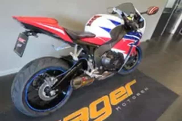 Honda CBR 1000 RR FIREBLADE ZEER FRAAI! (2014) thumbnail 3