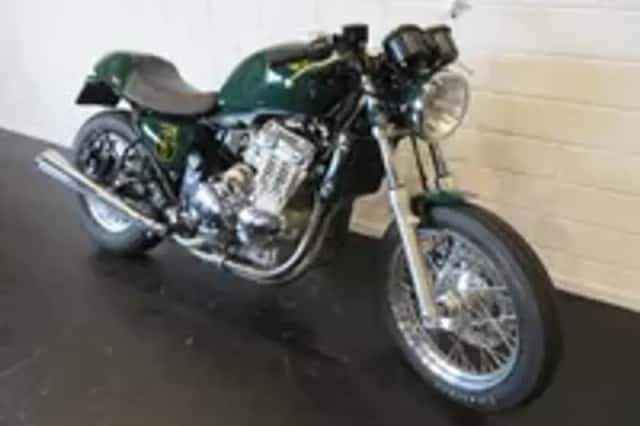 Triumph Thunderbird 900 SPORT (2003) thumbnail 2