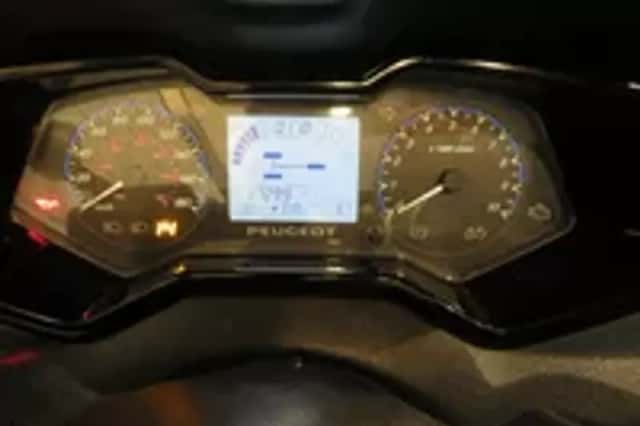 Peugeot Metropolis 400 SUPER! (2014) thumbnail 6