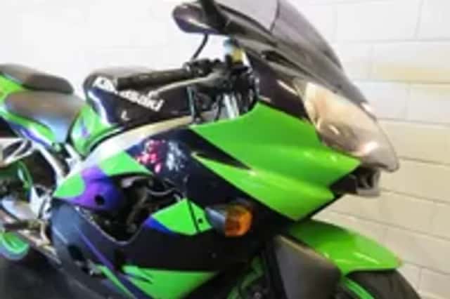Kawasaki Ninja ZX ZX-9R ZX9R SUPERSPORT (2001) thumbnail 5