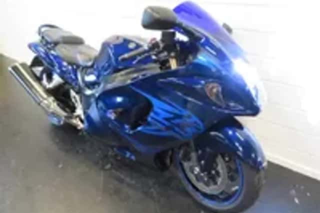 Suzuki Hayabusa GSX 1300 SUPERSTRAK! (2011) thumbnail 2