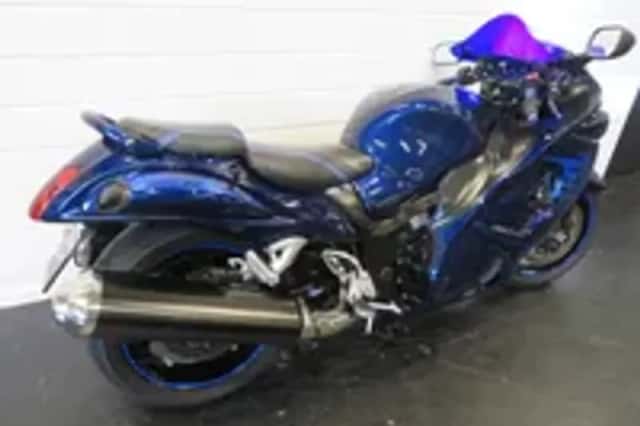 Suzuki Hayabusa GSX 1300 SUPERSTRAK! (2011) thumbnail 3