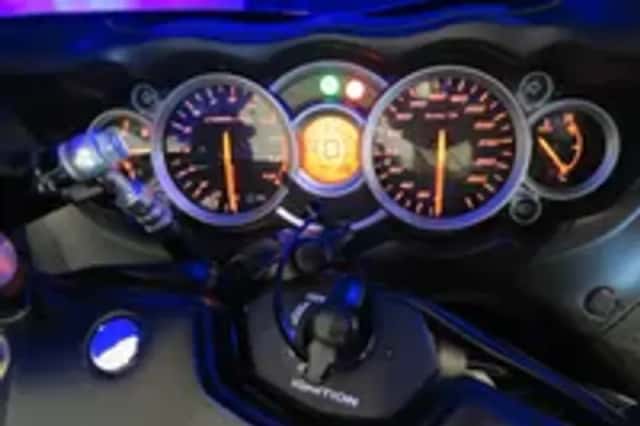 Suzuki Hayabusa GSX 1300 SUPERSTRAK! (2011) thumbnail 6