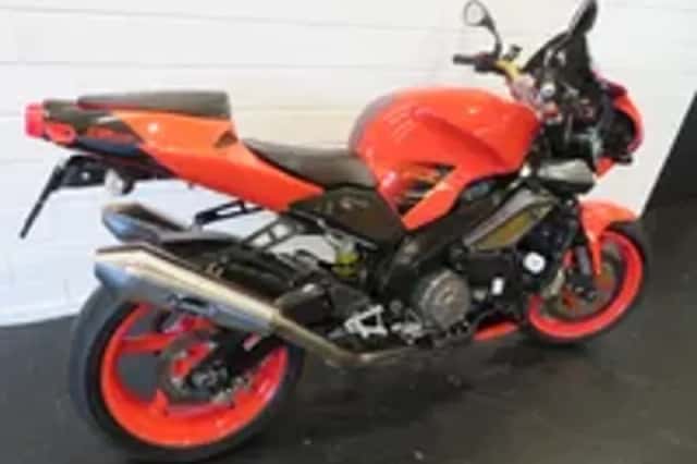 Aprilia Tuono 1000 R V2 LASER (2004) thumbnail 3