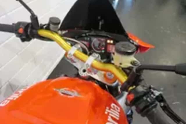 Aprilia Tuono 1000 R V2 LASER (2004) thumbnail 5