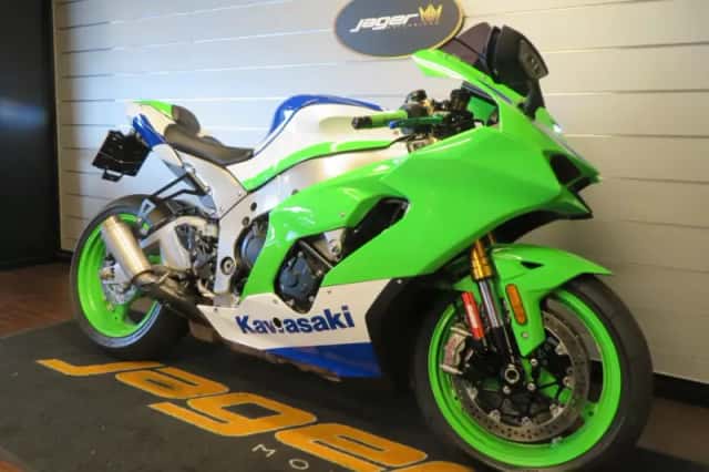Kawasaki ZX-10R (2024) thumbnail 2