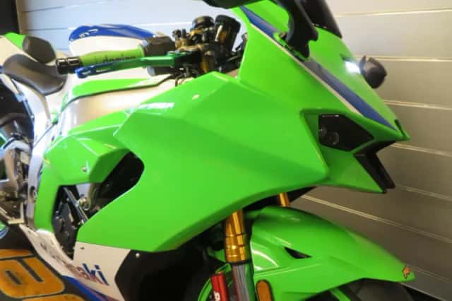 Kawasaki ZX-10R (2024) thumbnail 5