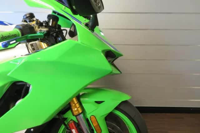 Kawasaki ZX-10R (2024) thumbnail 6