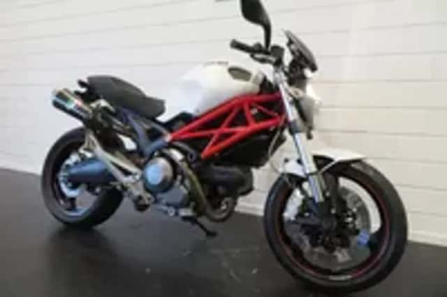 Ducati Monster DUCATI 696 WHITE EDITION! (2008) thumbnail 2