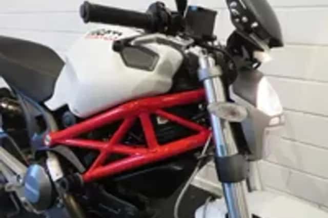 Ducati Monster DUCATI 696 WHITE EDITION! (2008) thumbnail 5
