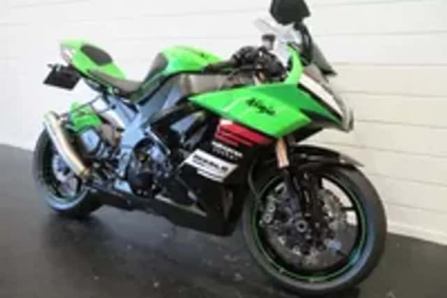 Kawasaki Ninja ZX ZX-10R SPECIAL EDITION SHARK! (2008) thumbnail 2