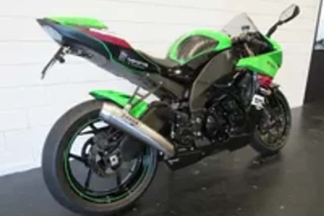 Kawasaki Ninja ZX ZX-10R SPECIAL EDITION SHARK! (2008) thumbnail 3