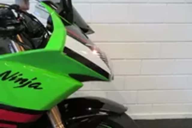 Kawasaki Ninja ZX ZX-10R SPECIAL EDITION SHARK! (2008) thumbnail 6