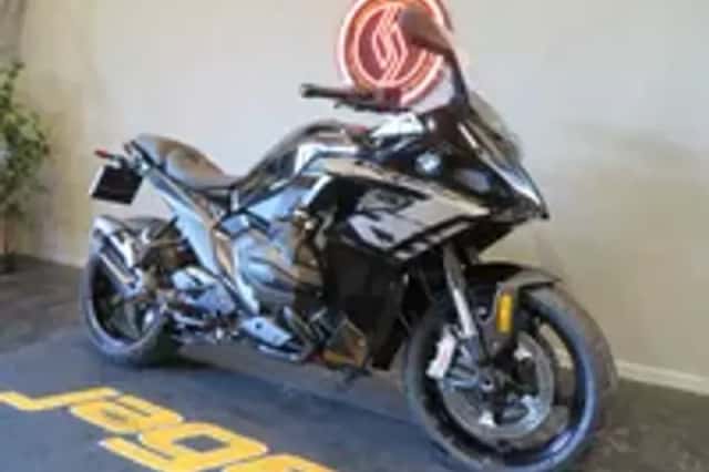 BMW R 1300 RS TRIPLE BLACK 1E EIG! HIST (2025) thumbnail 2