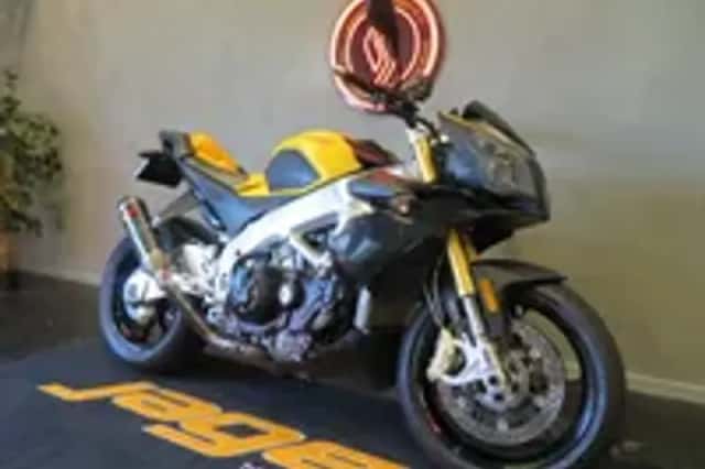 Aprilia Tuono V4 APRC CARBON SPECIAL AKRA! (2011) thumbnail 2
