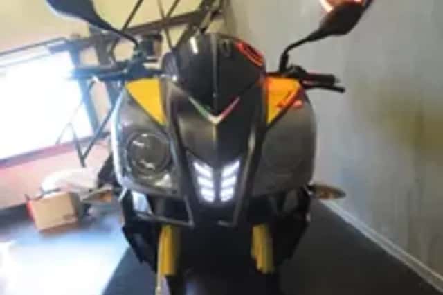 Aprilia Tuono V4 APRC CARBON SPECIAL AKRA! (2011) thumbnail 4