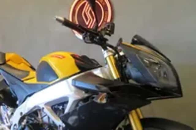 Aprilia Tuono V4 APRC CARBON SPECIAL AKRA! (2011) thumbnail 5