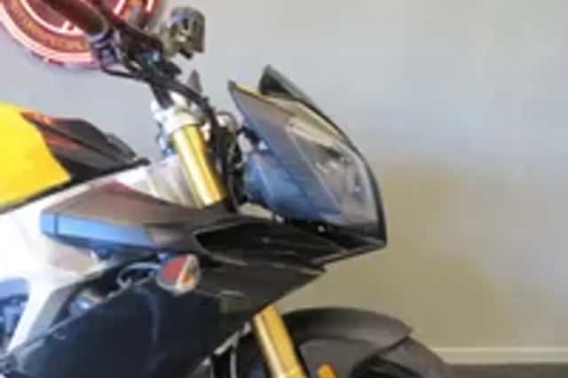 Aprilia Tuono V4 APRC CARBON SPECIAL AKRA! (2011) thumbnail 6